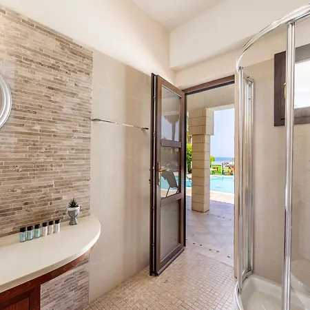 Sunnyvillas: 4br Seafront Villa*private Pool*bw44 * Protaras